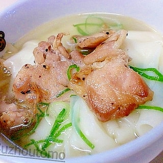 中華風ワンタンの皮と鶏もも味覇スープ